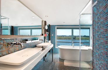 Deluxe Cabin Bathroom - The Oberoi Philae, Luxury Nile Cruiser