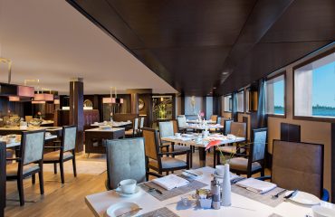 Dining - The Oberoi Philae, Luxury Nile Cruiser